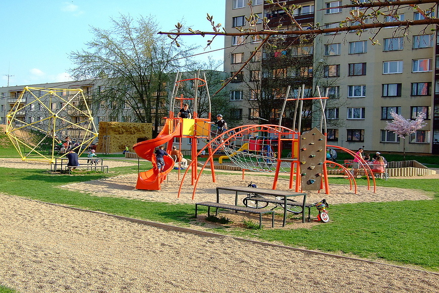 Dětské hřiště - Vostrov vnitroblok Opletalova ulice (1)